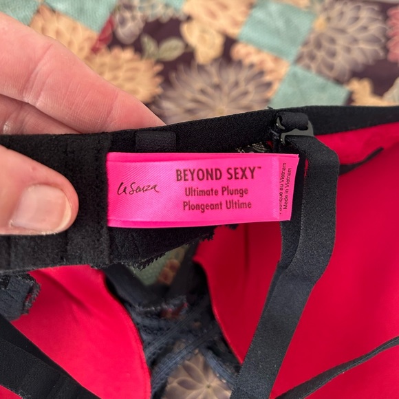 Christmas/ New Years “Beyond Sexy” Push up bra - Picture 8 of 10